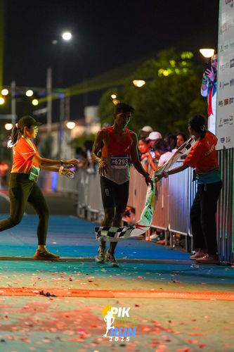 Race photo from PIK NITE RUN 2025