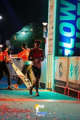 Race photo from PIK NITE RUN 2025