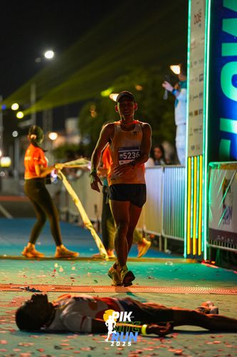 Race photo from PIK NITE RUN 2025