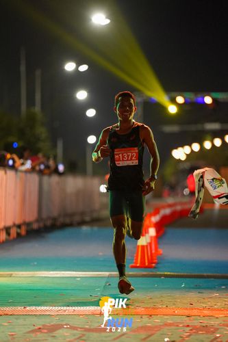 Race photo from PIK NITE RUN 2025