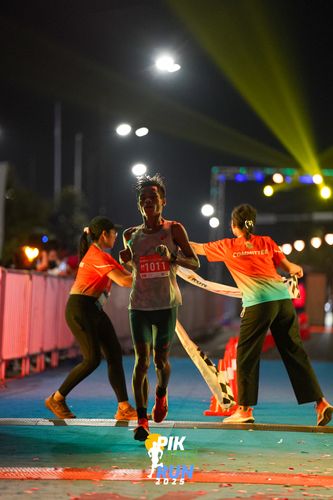 Race photo from PIK NITE RUN 2025