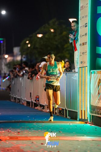 Race photo from PIK NITE RUN 2025