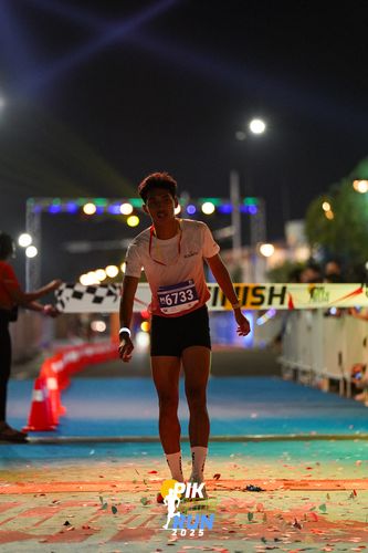 Race photo from PIK NITE RUN 2025