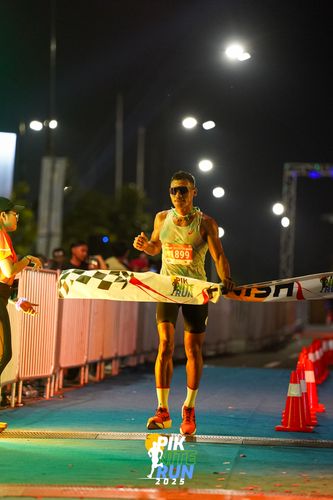 Race photo from PIK NITE RUN 2025