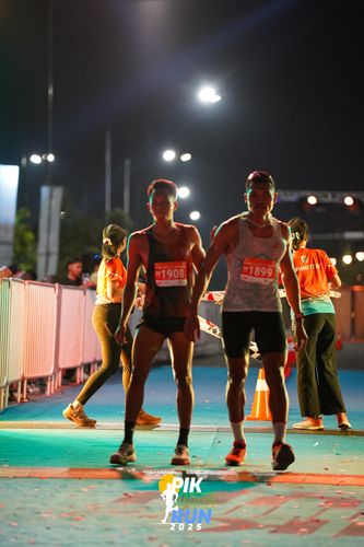 Race photo from PIK NITE RUN 2025