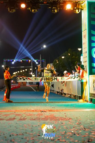 Race photo from PIK NITE RUN 2025