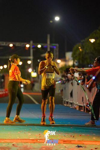 Race photo from PIK NITE RUN 2025