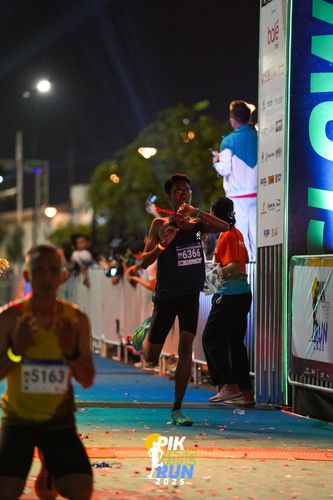 Race photo from PIK NITE RUN 2025