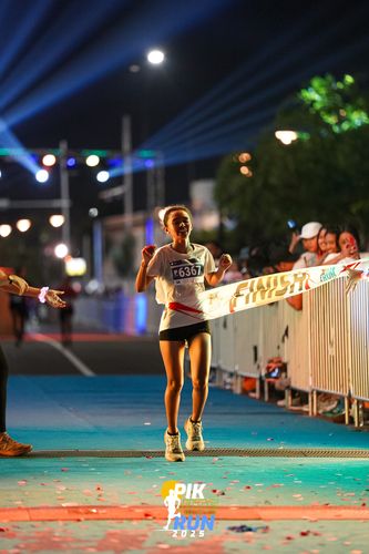 Race photo from PIK NITE RUN 2025