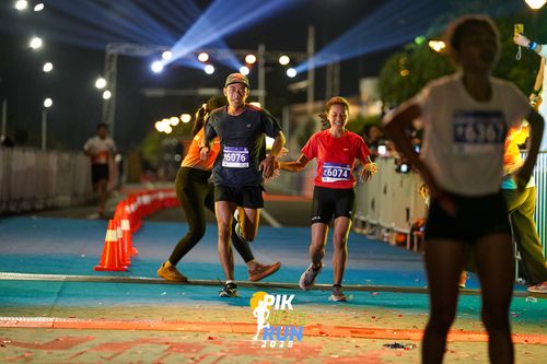 Race photo from PIK NITE RUN 2025