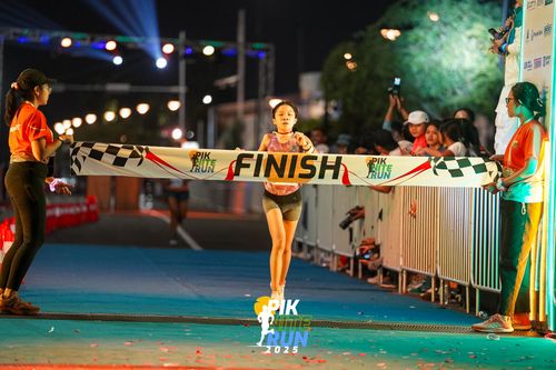 Race photo from PIK NITE RUN 2025