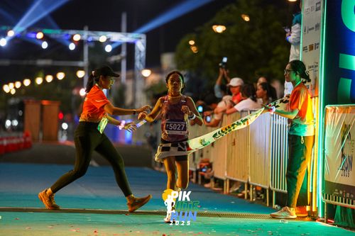 Race photo from PIK NITE RUN 2025