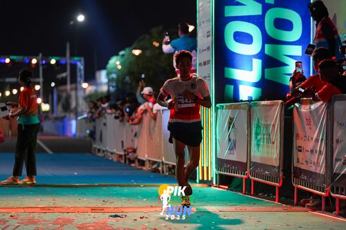 Race photo from PIK NITE RUN 2025