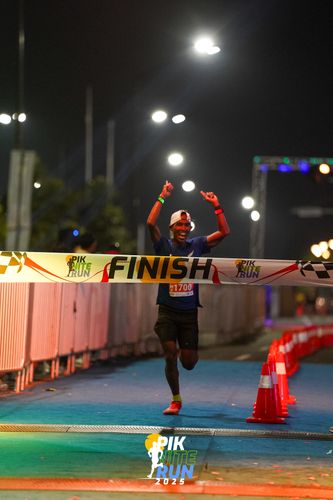 Race photo from PIK NITE RUN 2025
