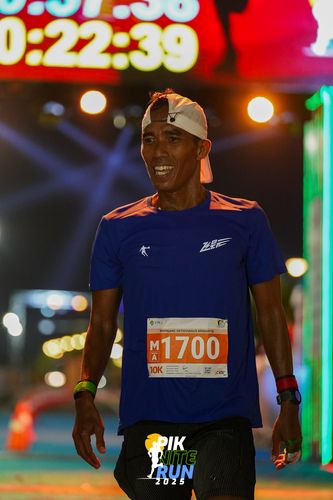 Race photo from PIK NITE RUN 2025
