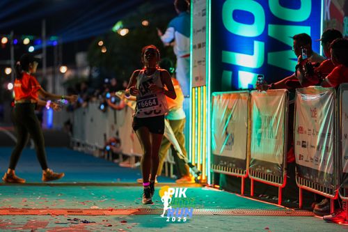 Race photo from PIK NITE RUN 2025