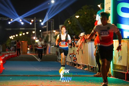 Race photo from PIK NITE RUN 2025