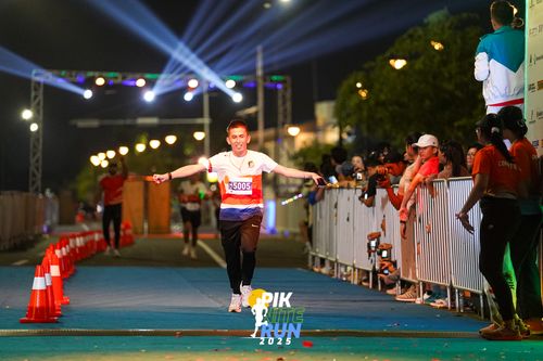 Race photo from PIK NITE RUN 2025