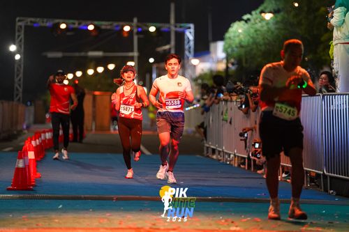 Race photo from PIK NITE RUN 2025