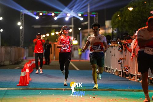Race photo from PIK NITE RUN 2025