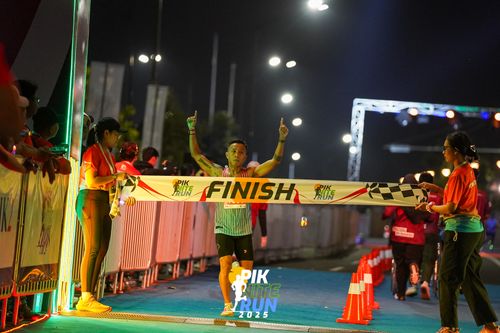 Race photo from PIK NITE RUN 2025