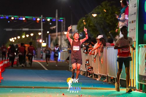 Race photo from PIK NITE RUN 2025