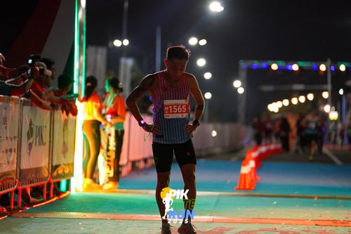 Race photo from PIK NITE RUN 2025