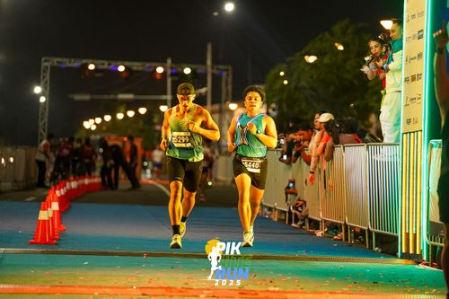 Race photo from PIK NITE RUN 2025