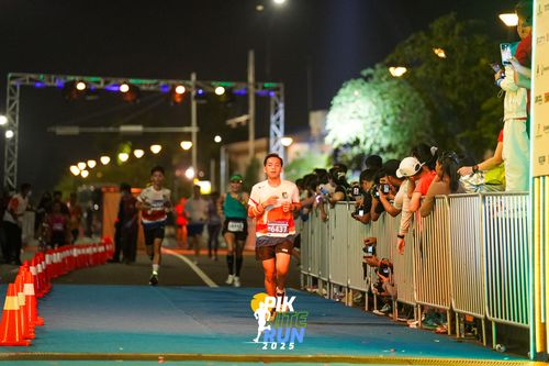 Race photo from PIK NITE RUN 2025