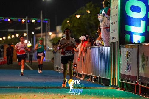 Race photo from PIK NITE RUN 2025