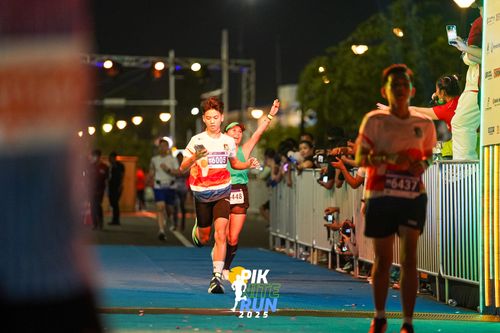 Race photo from PIK NITE RUN 2025