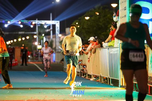 Race photo from PIK NITE RUN 2025