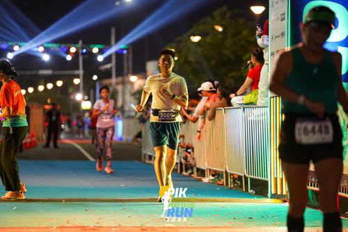 Race photo from PIK NITE RUN 2025