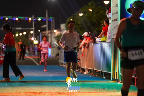 Race photo from PIK NITE RUN 2025