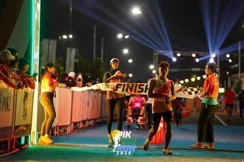 Race photo from PIK NITE RUN 2025