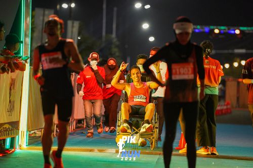 Race photo from PIK NITE RUN 2025
