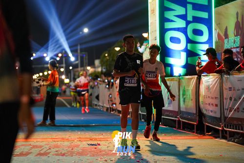 Race photo from PIK NITE RUN 2025