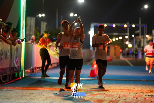 Race photo from PIK NITE RUN 2025