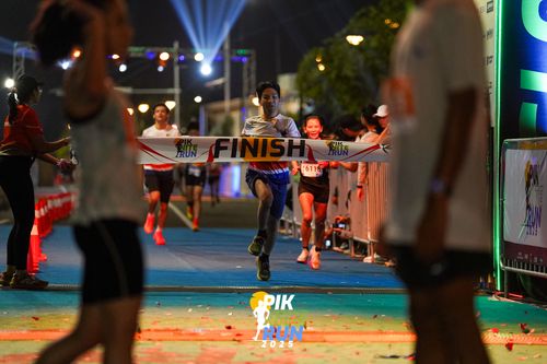 Race photo from PIK NITE RUN 2025