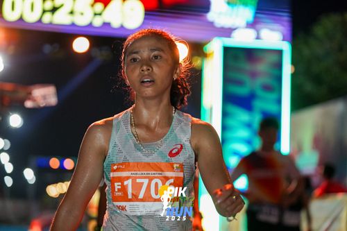 Race photo from PIK NITE RUN 2025