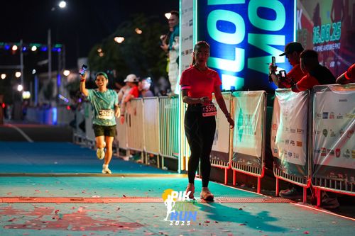 Race photo from PIK NITE RUN 2025
