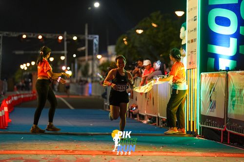 Race photo from PIK NITE RUN 2025