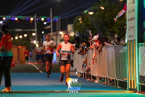Race photo from PIK NITE RUN 2025