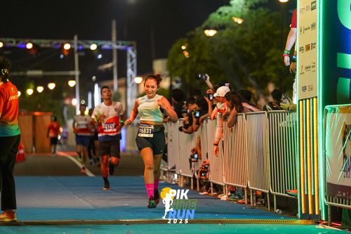 Race photo from PIK NITE RUN 2025