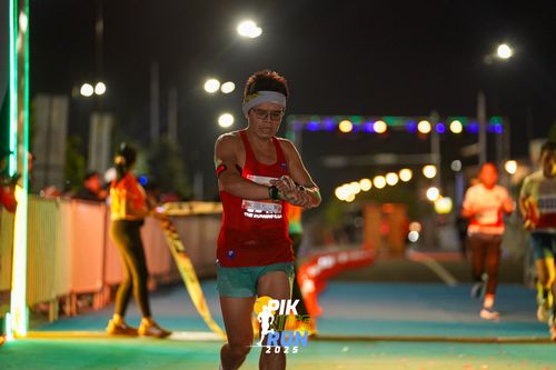 Race photo from PIK NITE RUN 2025