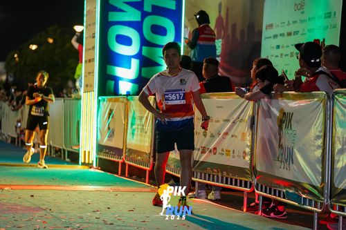 Race photo from PIK NITE RUN 2025