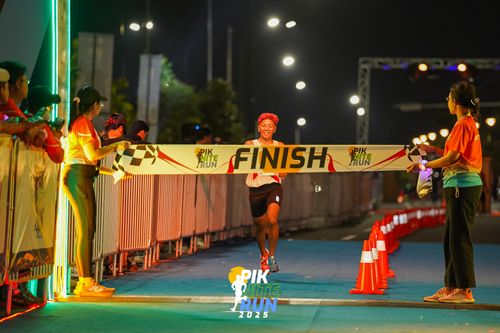 Race photo from PIK NITE RUN 2025