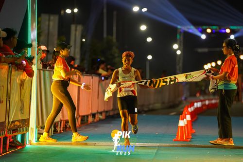 Race photo from PIK NITE RUN 2025