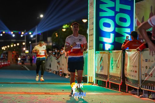 Race photo from PIK NITE RUN 2025