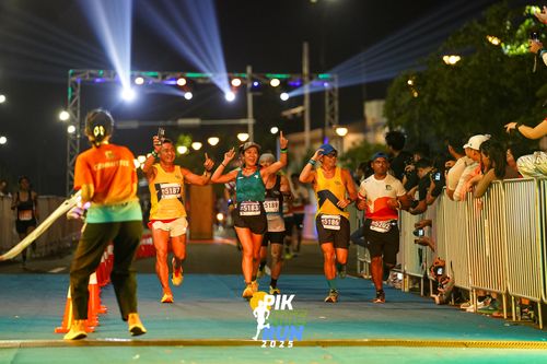 Race photo from PIK NITE RUN 2025